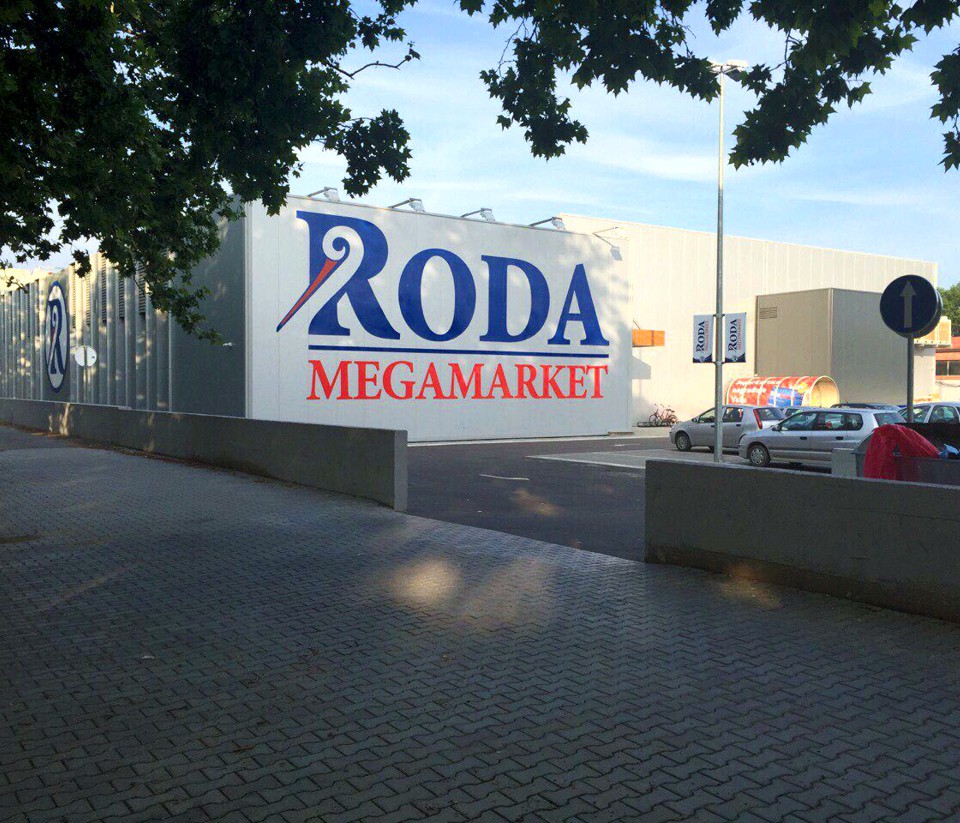 Roda megamarket in Novi Sad